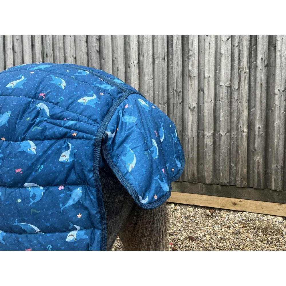 400g Heavyweight Stable Rug With Fleece Collar - Shark Print - Image 5
