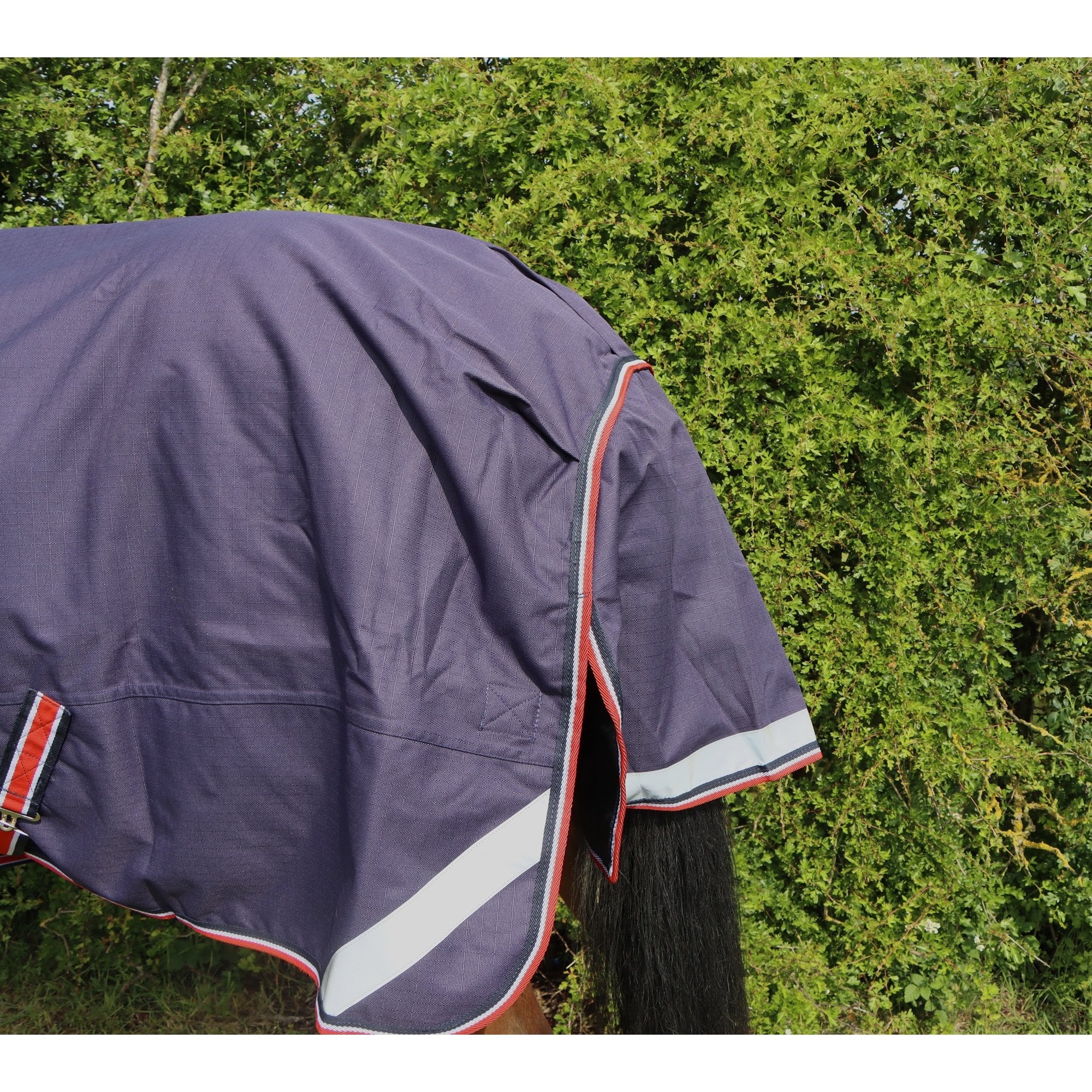 50g V2 Lightweight 1200D Standard Turnout Rug - Image 10